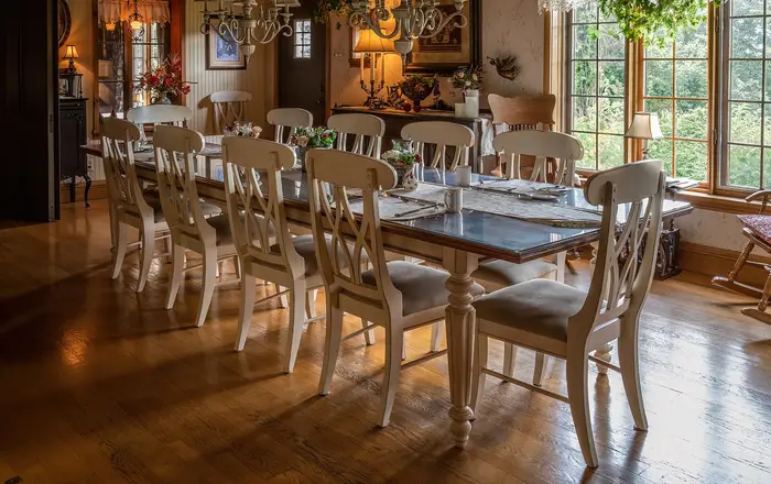 Dining room at the inn Dans les bras de Morphée, located on Île d'Orléans