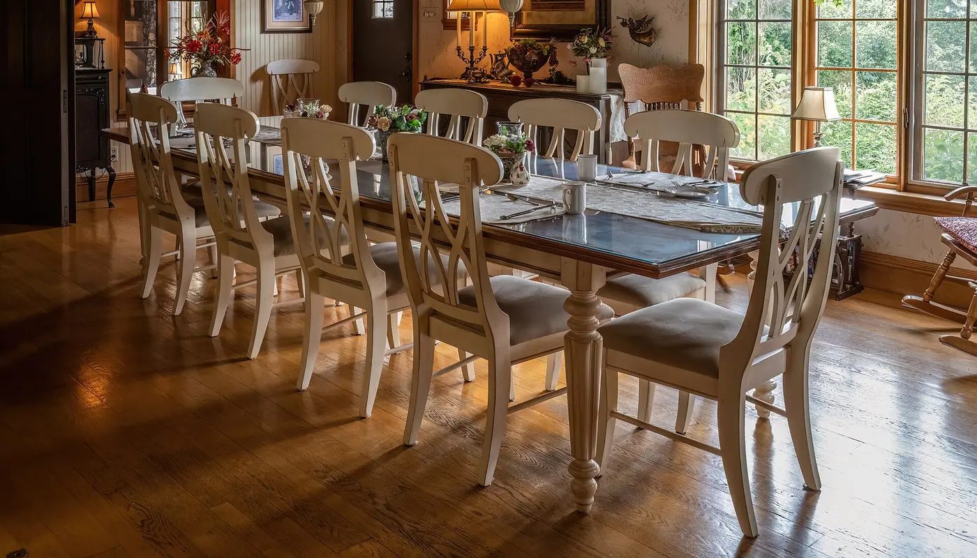 Dining room at the inn Dans les bras de Morphée, located on Île d'Orléans